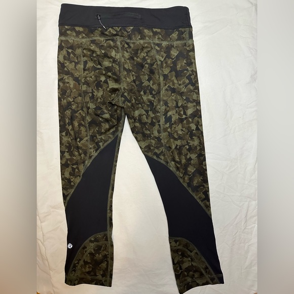 đź’™Lululemon Run: Inspire Crop II *Full-On Luxtreme (Mesh) - Picture 5 of 9